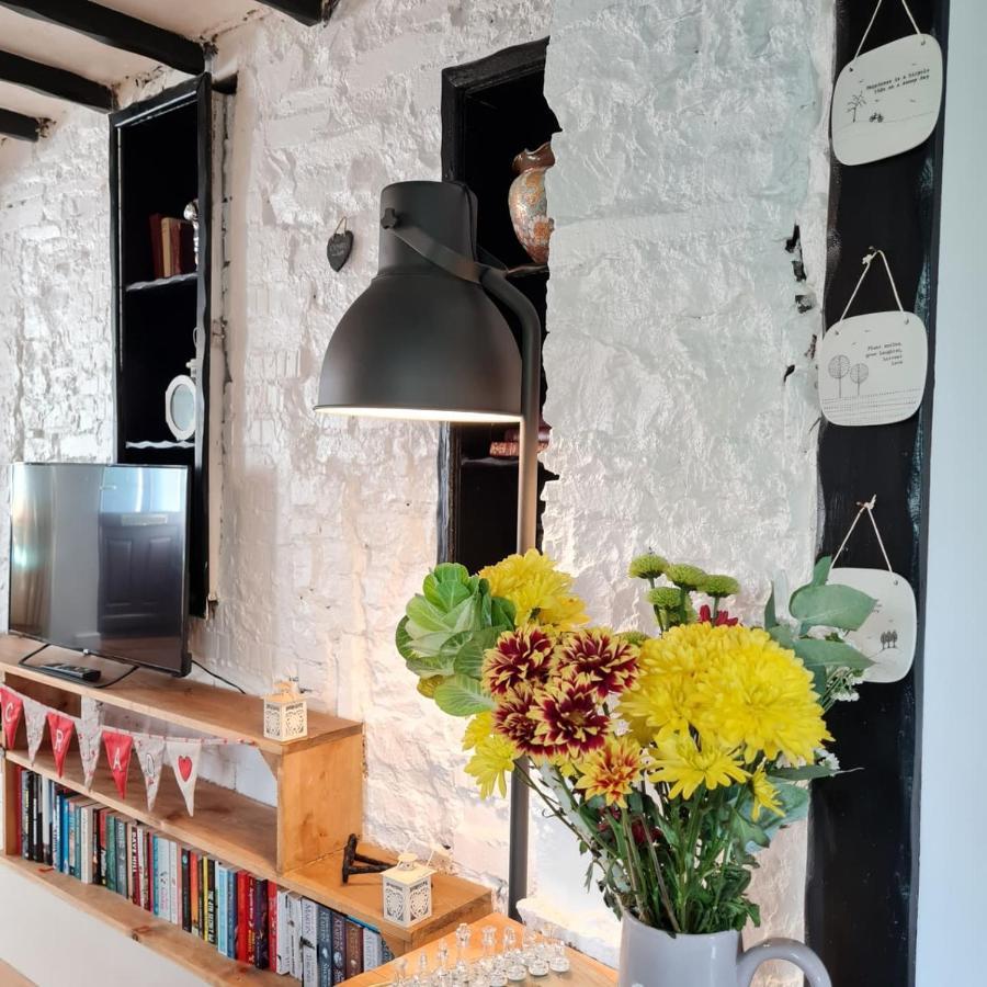 Old Road Cottage Pet Friendly Outdoors Beaches Neath Eksteriør billede